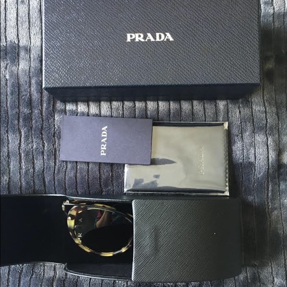 PRADA sunglasses - Picture 5 of 7